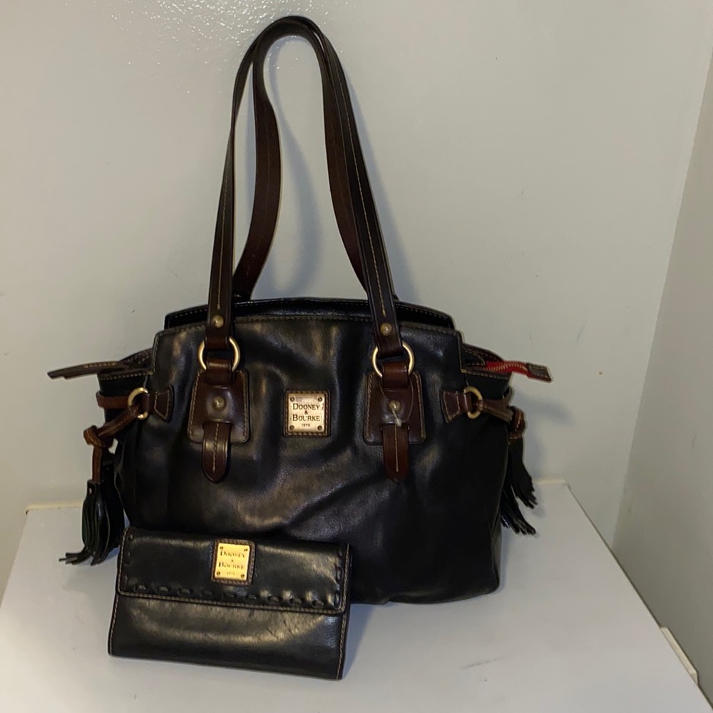 Dooney & Bourke shoulder bag with wallet
